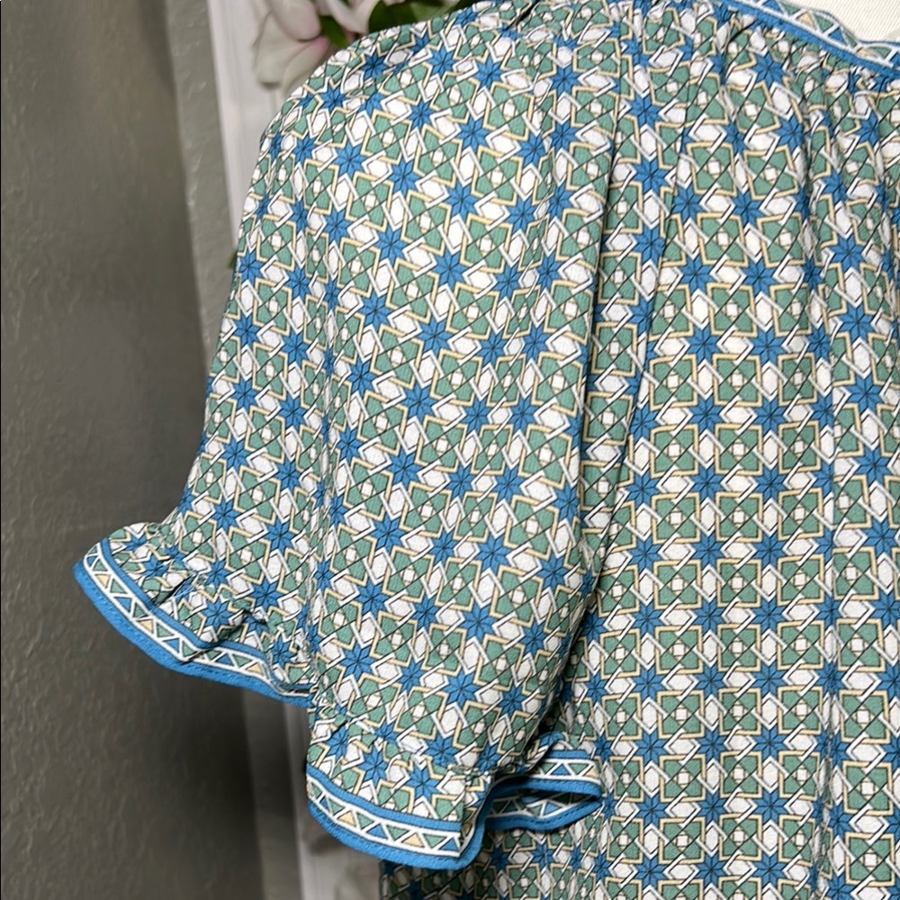 💄Max Studio Blue, Green and White Flutter Sleeve Blouse - Picture 5 of 13